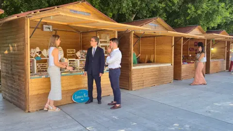 Imagen durante la presentaci&oacute;n del mercadillo. (Ayuntamiento de Murcia)
