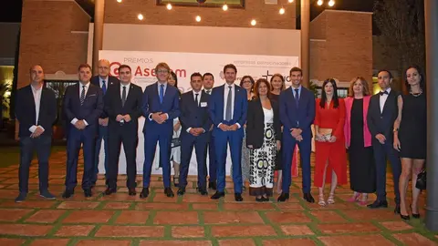 Imagen de familia durante la gala de Asecom de 2023. (Asecom)