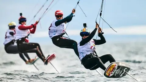 Gisela Pulido navegando en el Europeo de Formula Kite celebrado en en el Mar Menor en 2024. (Federaci&oacute;n de Vela de la Regi&oacute;n de Murcia)