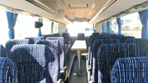 Imagen del interior de un autob&uacute;s. (FROET)