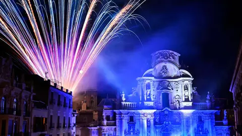 La Plaza Belluga se rinde al espect&aacute;culo &lsquo;Murcia 1200&rsquo;, una celebraci&oacute;n hist&oacute;rica con miles de asistentes