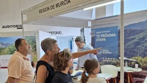 Mostrador de la Regi&oacute;n en la feria de cicloturismo. (CARM)