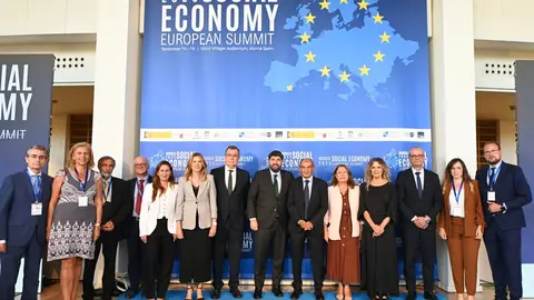 Foto de familia durante la segunda jornada de la Cumbre. (CARM)