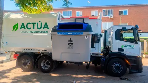 Un cami&oacute;n de Act&uacute;a trabajando en la Mancomunidad del Bajo G&aacute;llego. (Hozono Global)