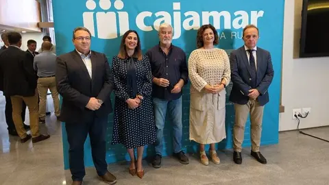 Imagen de familia durante la inauguraci&oacute;n de la jornada sobre Bioeconom&iacute;a organizada por Cajamar en Murcia. (CARM)