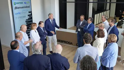 Imagen durante la visita de FREMM a las instalaciones de la empresa. (Ayuntamiento de Santomera)