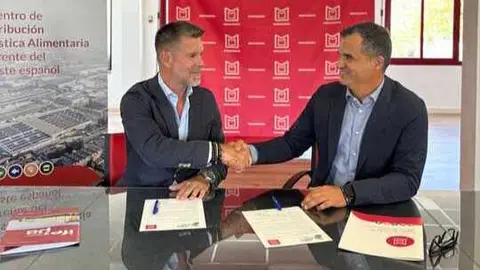 Ricardo Rubio, director-gerente de Mercamurcia, y Antonio Miras, director general de Ifepa, firman el acuerdo de colaboraci&oacute;n. (Ifepa)