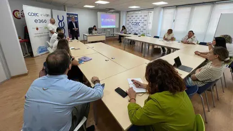 Imagen del programa con algunos de los participantes. (COEC)