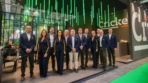 Delegaci&oacute;n de Cricket en el stand de la compa&ntilde;&iacute;a en Fruit Attraction 2025. (Cricket)
