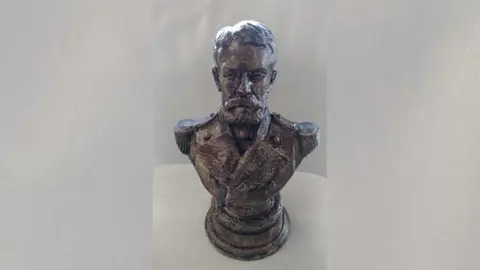 Imagen de la estatuilla de los Premios Fundaci&oacute;n Isaac Peral. (Comp&aacute;s)