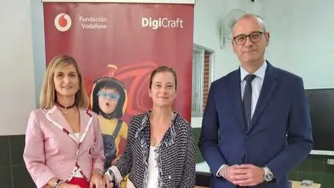 Entrega de los kits DigiCraft de Fundaci&oacute;n Vodafone en Murcia. (Vodafone)