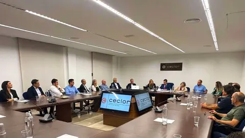 La consejera de Empresa, Marisa L&oacute;pez Arag&oacute;n, junto con el presidente de Ceclor, Juan J&oacute;dar, durante la celebraci&oacute;n de la Junta Directiva de la patronal. (CARM)
