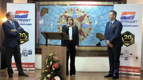 Noelia Arroyo en la clausura del acto de Distribat. (JR Comunicaci&oacute;n y Protocolo)
