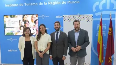 La consejera Carmen Conesa, con la directora de Gastroactitud, el responsable de Comunicaci&oacute;n de Estrella de Levante y el director del Instituto de Turismo. (CARM)