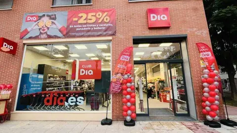 Fachada del nuevo supermercado Dia en la calle Torre de Romo de Murcia. (Supermercados Dia)