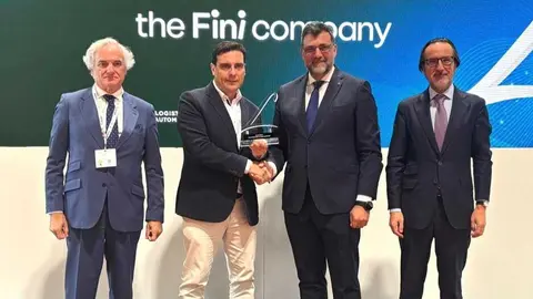 Imagen durante la entrega del reconocimiento. (Fini Golosinas)