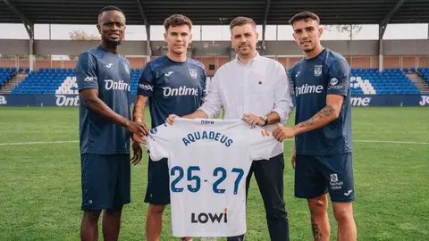 Jugadores del club pepinero en la presentaci&oacute;n del patrocinio en Butarque. (Grupo Fuertes)