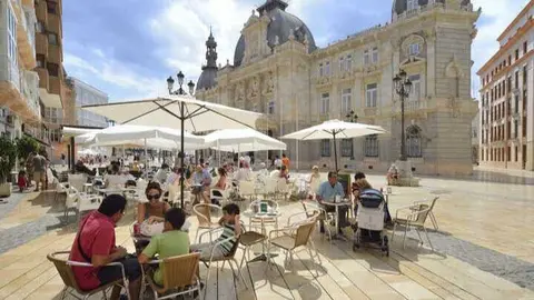 Terraza en la plaza del ayuntamiento de Cartagena. (Ayuntamiento de Cartagena)