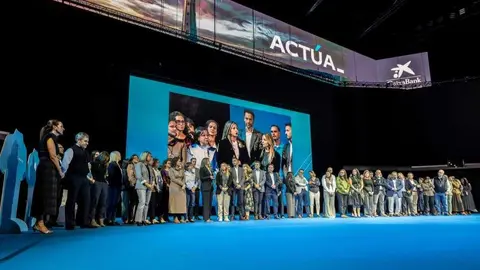 Foto de familia en el evento. (CaixaBank)