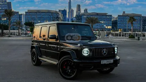 Explora Dub&aacute;i con Potencia y Estilo: Gu&iacute;a de Experiencias Automotrices Exclusivas