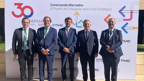 Imagen de familia en la jornada &lsquo;Conectando Mercados: El Puerto de Cartagena como Hub Estrat&eacute;gico&rsquo;. (CARM)