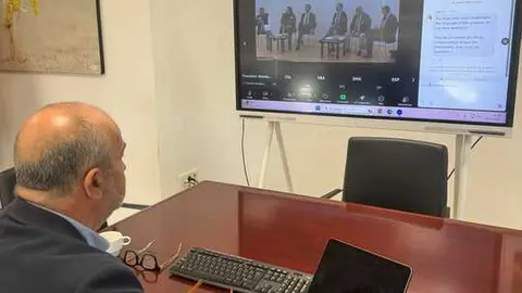 El secretario general de la consejer&iacute;a de Agricultura, Francisco Gonz&aacute;lez Zapater, participando por videoconferencia en el Foro Anual de la Asamblea de Regiones Hortofrut&iacute;colas Europeas. (CARM)