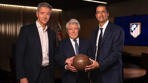 Imagen tras al acuerdo. (Twitter Atl&eacute;tico de Madrid)