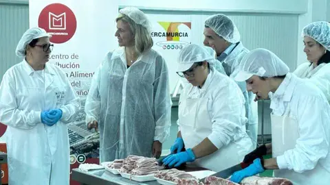 Alumnos del curso &lsquo;Operaciones auxiliares de carnicer&iacute;a y charcuter&iacute;a' del consistorio murciano. (Ayuntamiento de Murcia)