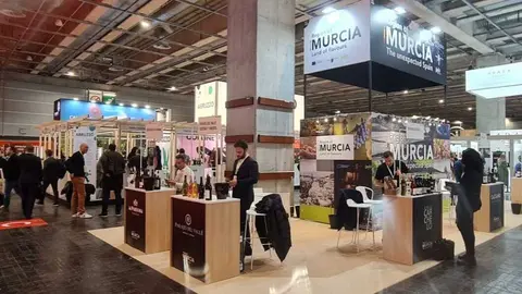 Stand de la Regi&oacute;n en la Feria del Vino de Par&iacute;s. (CARM)