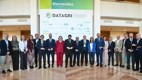 Foto de familia en el octavo Foro Datagri. (CARM)