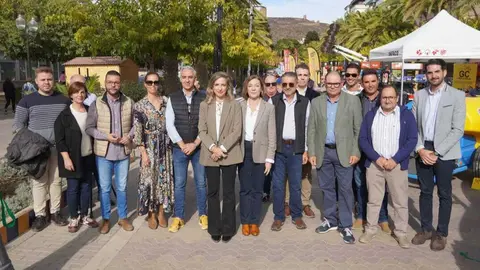 Foto de familia con Ana Garc&iacute;a Acciones en la feria. (CARM)