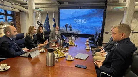 Reuni&oacute;n&nbsp;de la consejera de Empresa, Marisa L&oacute;pez con representantes de Sako. (CARM)