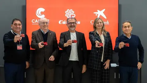 Firma del convenio entre Caliche, Caixabank y C&aacute;ritas Di&oacute;cesis de Cartagena. (Portavoz)
