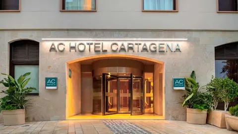 Fachada principal del hotel. (AC Hotel)