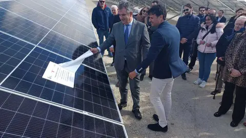 El consejero de Medio Ambiente, Universidades, Investigaci&oacute;n y Mar Menor, Juan Mar&iacute;a V&aacute;zquez, en la inauguraci&oacute;n de una planta solar fotovoltaica en febrero de 2024 (imagen de archivo) CARM.
