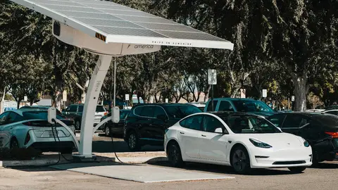 Coches el&eacute;ctricos: &iquest;tienen autonom&iacute;a suficiente en 2025? (pexels-photo-9800029)