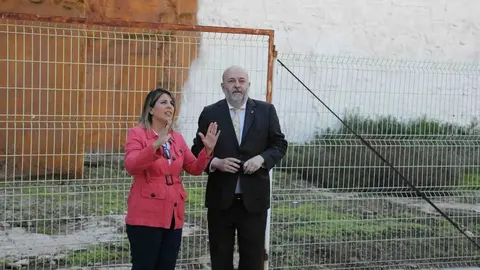 La alcaldesa Noelia Arroyo y el concejal de Patrimonio y Vivienda, Pablo Braquehais. (Imagen Ayto. de Cartagena)
