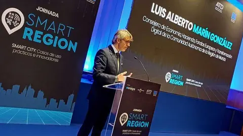 Un momento de la intervenci&oacute;n del consejero Luis Alberto Mar&iacute;n en la jornada 'Smart City'. (CARM)