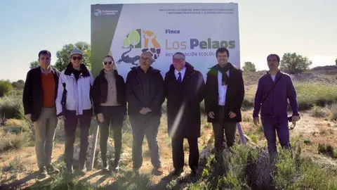 Visita de la Fundaci&oacute;n Estrella de Levante a la finca ecol&oacute;gica Los Pelaos de Columbares en Corvera. (Estrella de Levante)
