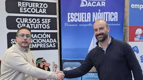 Jos&eacute; Luis Reverte y David Caro firman el acuerdo. (JR Comunicaci&oacute;n y Protocolo)