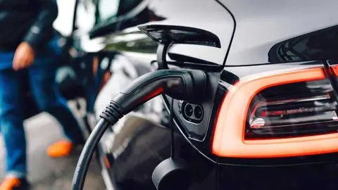 Un punto de recarga para veh&iacute;culos el&eacute;ctricos. (Aedive)