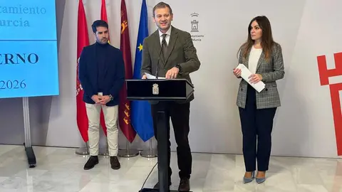 El concejal de Pedan&iacute;as y Vertebraci&oacute;n Territorial, Marco Antonio Fern&aacute;ndez, (en el centro) durante su intervenci&oacute;n. (Ayto. de Murcia)