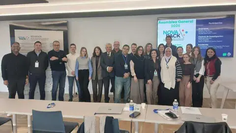 Socios del Novapack en la reunion en Eversia. (CTNC)