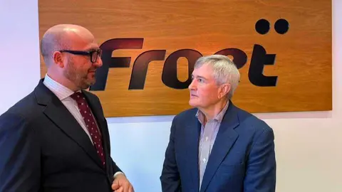 El concejal Jos&eacute; Francisco Mu&ntilde;oz junto al presidente de FROET, Pedro D&iacute;az. (Ayuntamiento de Murcia)