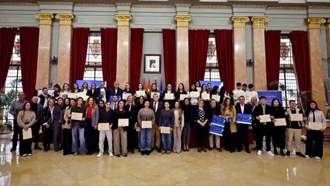 Imagen de familia con los ganadores del III Concurso Emprende Joven. Edici&oacute;n Murcia 1200. (Ayuntamiento de Murcia)