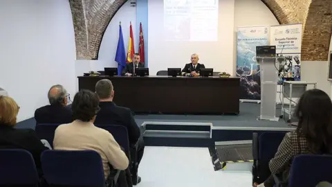 Imagen durante el Taller de Retos de I+D en Defensa que ha organizado la C&aacute;tedra Jer&oacute;nimo de Ayanz en la Escuela de Telecomunicaci&oacute;n de la UPCT. (UPCT)