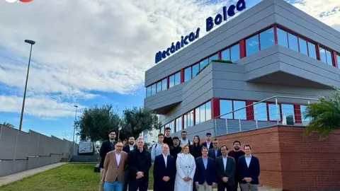 Imagen tras la comisi&oacute;n de fallo del premio del programa Smart Industry 5.0 Dual en Mec&aacute;nicas Bolea. (Mec&aacute;nicas Bolea)