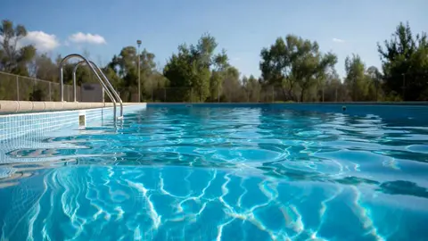 Cloraci&oacute;n salina: qu&eacute; es y c&oacute;mo funciona este sistema para piscinas
