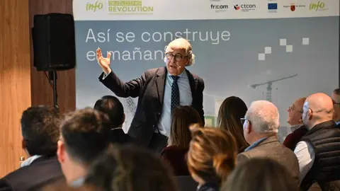 Emilio Dur&oacute; en building Revolution