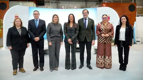 Delegaci&oacute;n cartagenera en Fitur junto a la consejera Carmen Conesa. (APC)